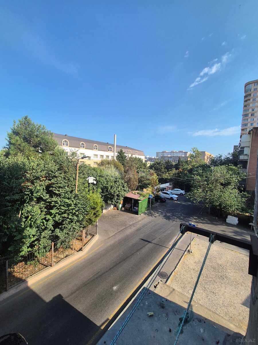2 otaqlı Köhnə tikili, Elmlər Akademiyası m., Bakı