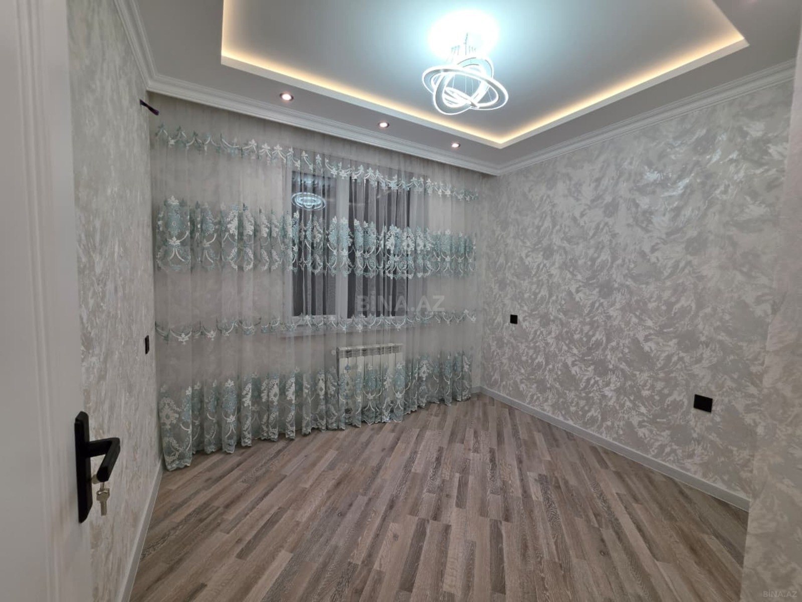 3 otaqlı Köhnə tikili, Yeni Günəşli q., Bakı