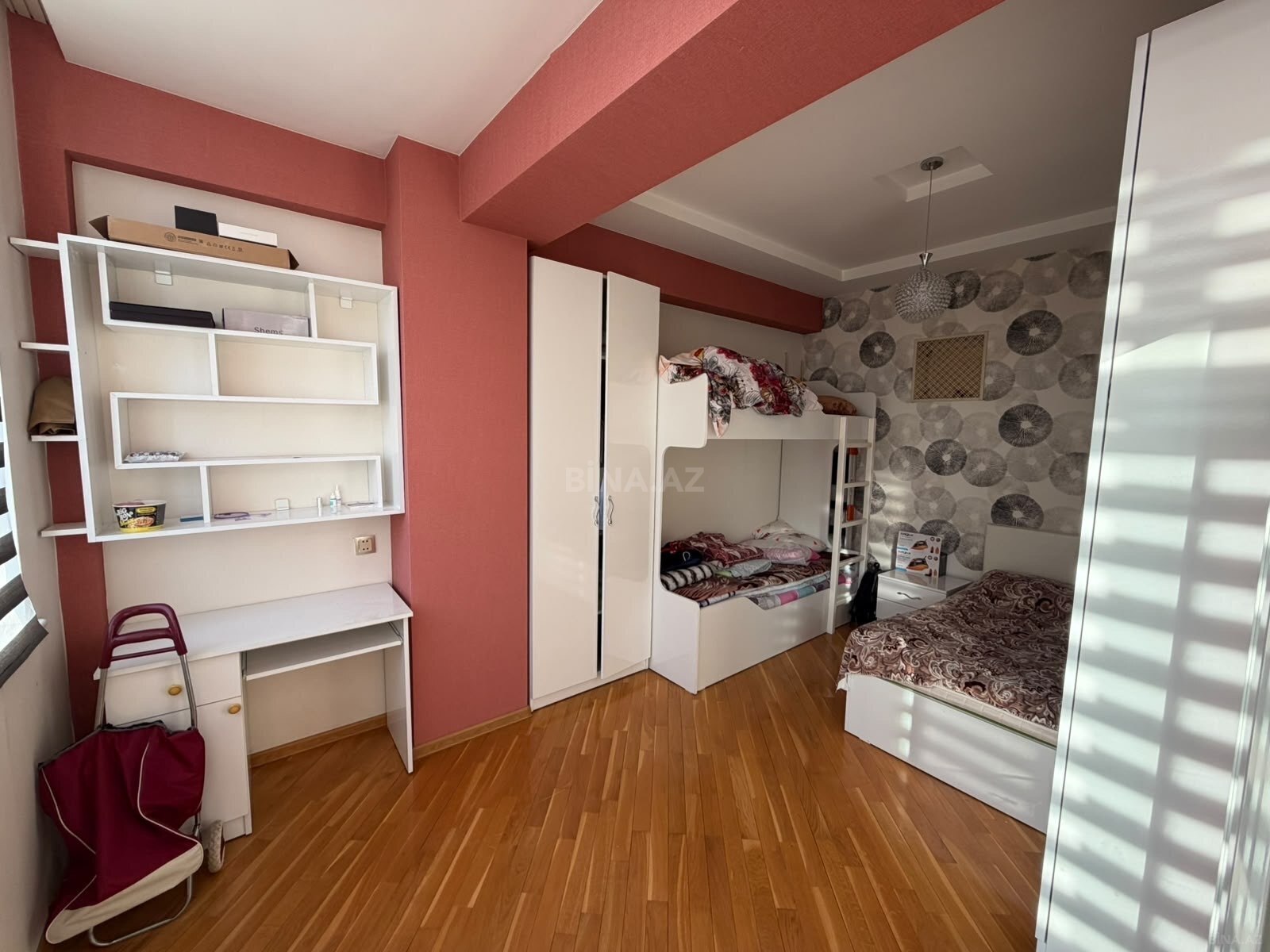 3 otaqlı Yeni tikili, Xırdalan