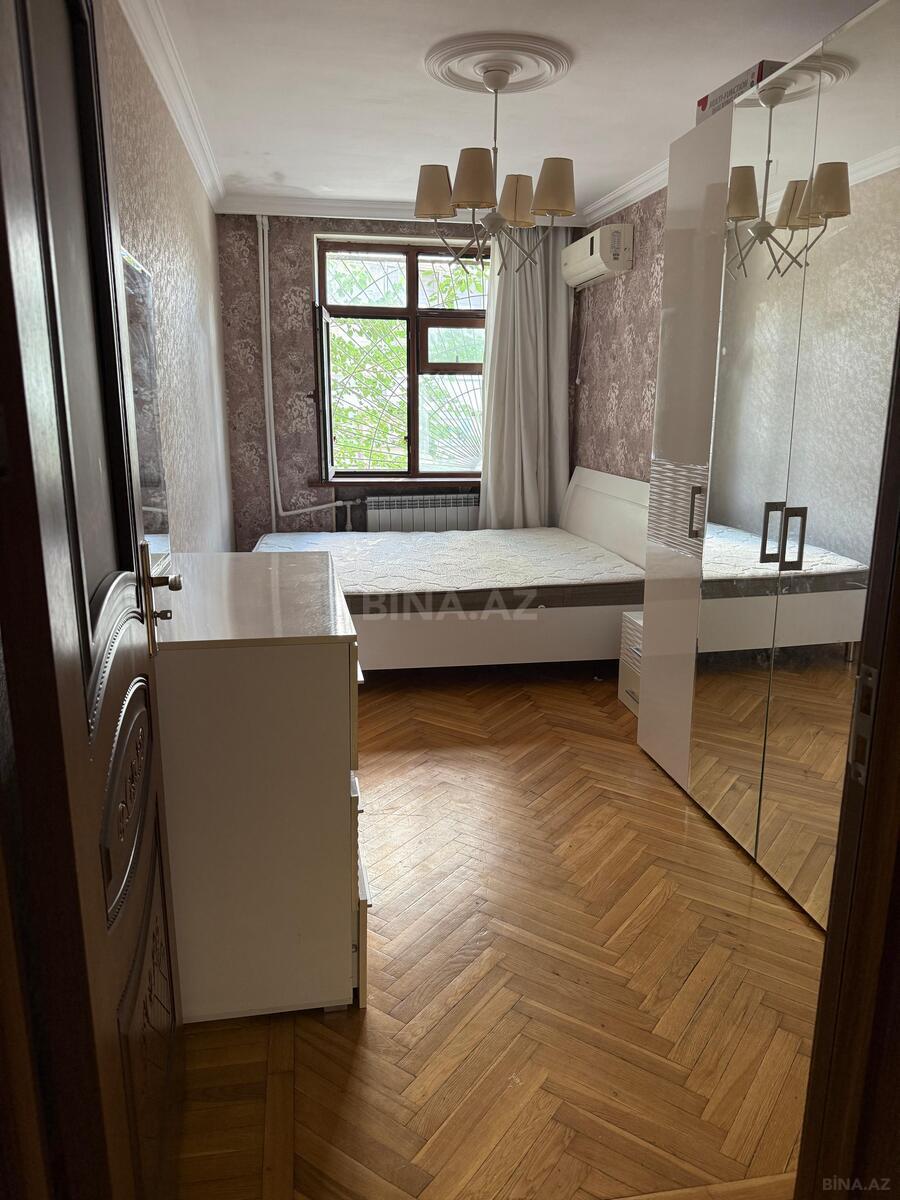 2 otaqlı Köhnə tikili, Elmlər Akademiyası m., Bakı