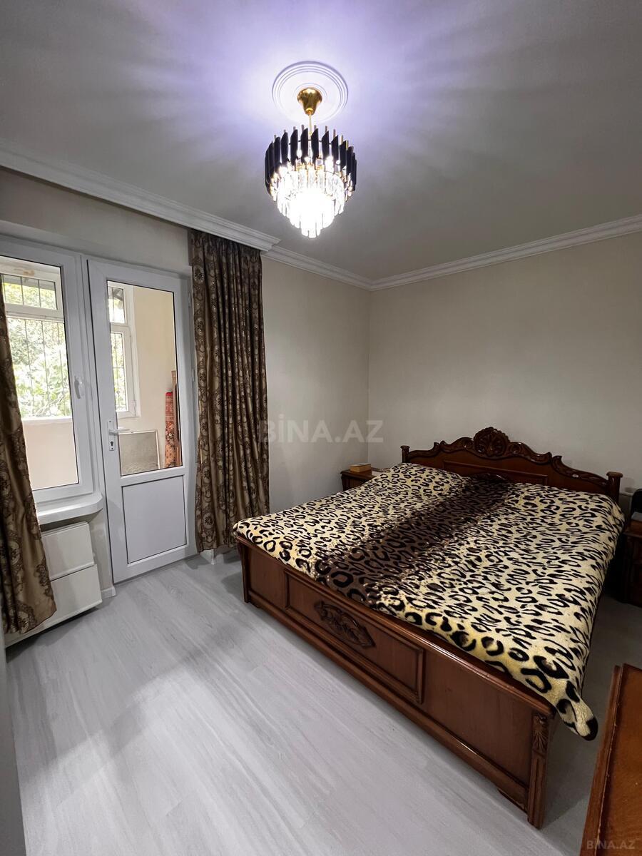 3 otaqlı Köhnə tikili, Memar Əcəmi m., Bakı