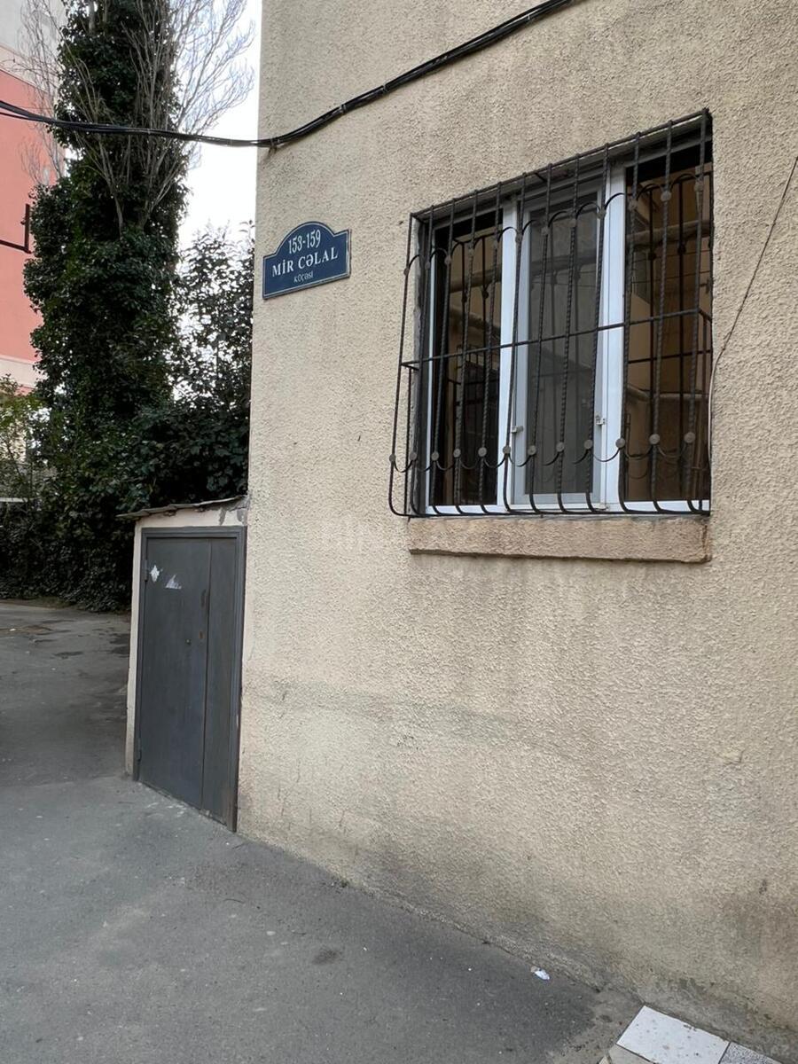 3 otaqlı Köhnə tikili, Memar Əcəmi m., Bakı