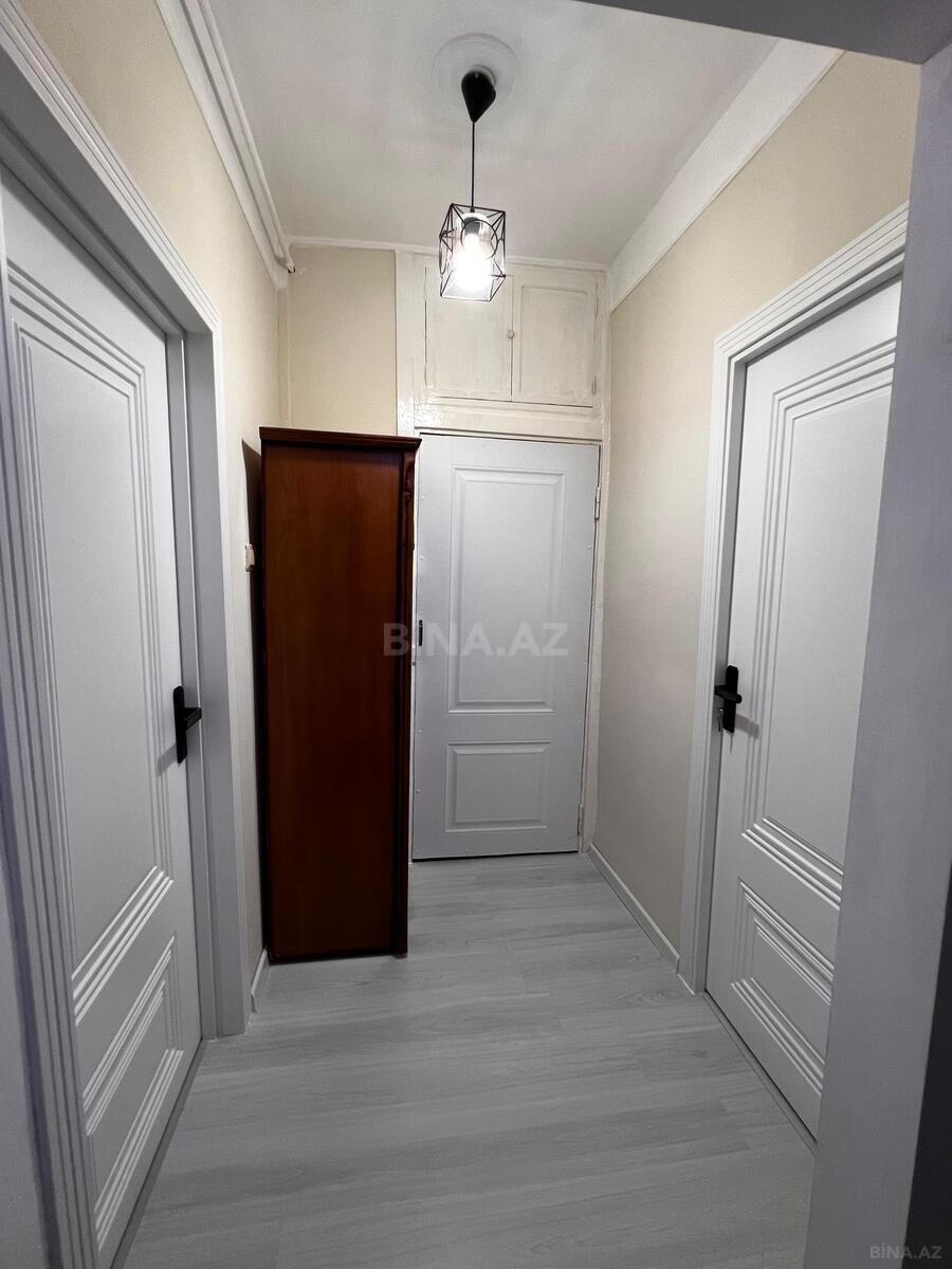 3 otaqlı Köhnə tikili, Memar Əcəmi m., Bakı