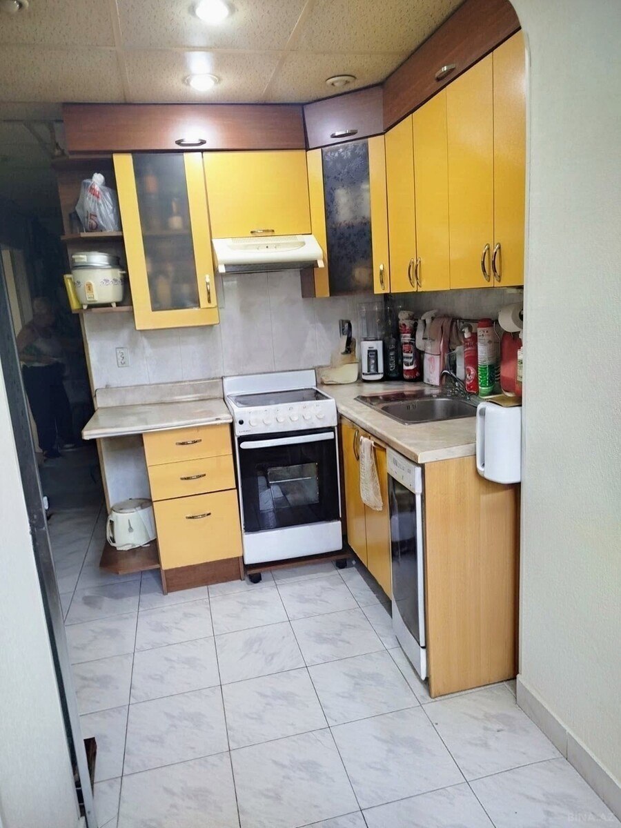 3 otaqlı Köhnə tikili, Gənclik m., Bakı