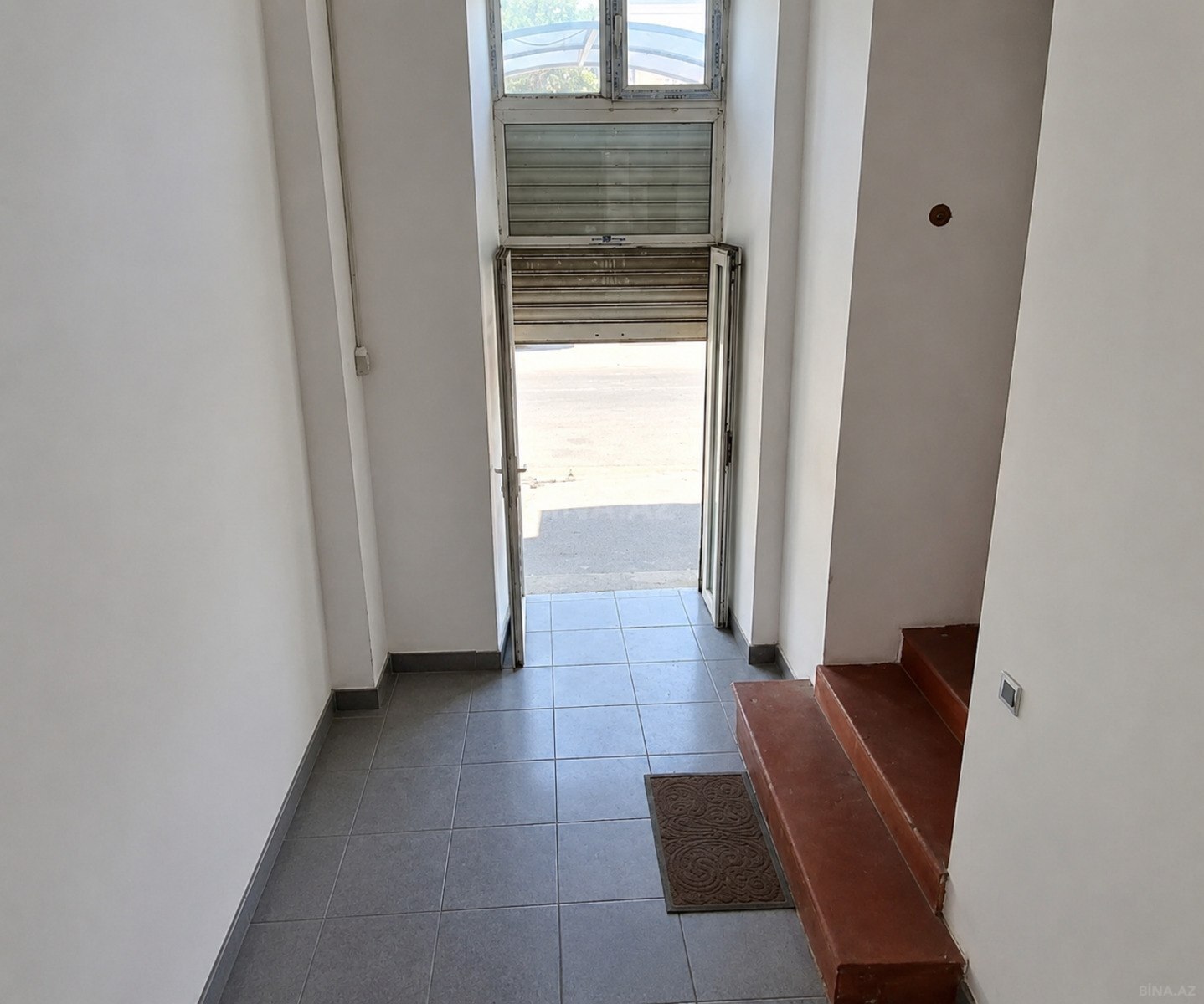 3 otaqlı Köhnə tikili, Nizami m., Bakı