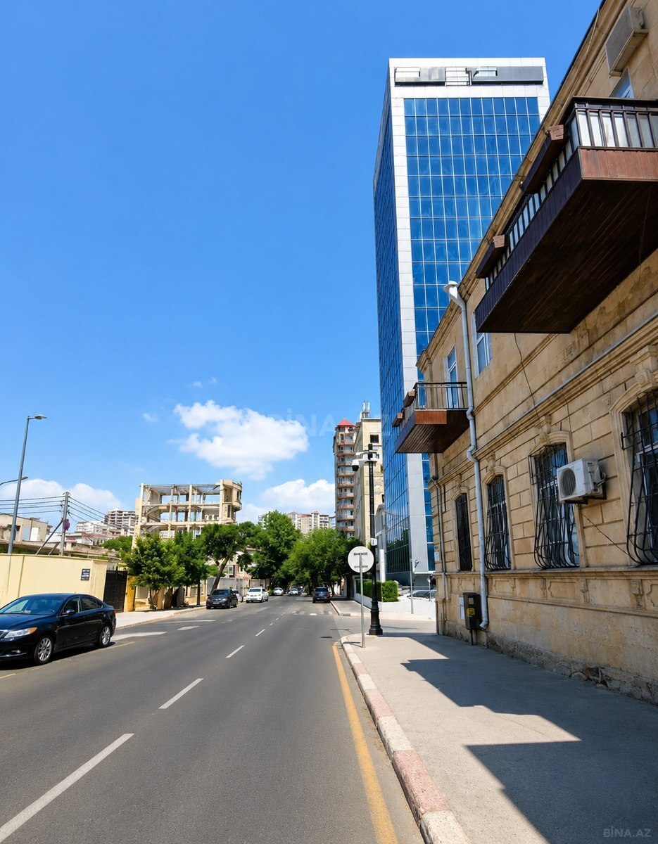 3 otaqlı Köhnə tikili, Nizami m., Bakı
