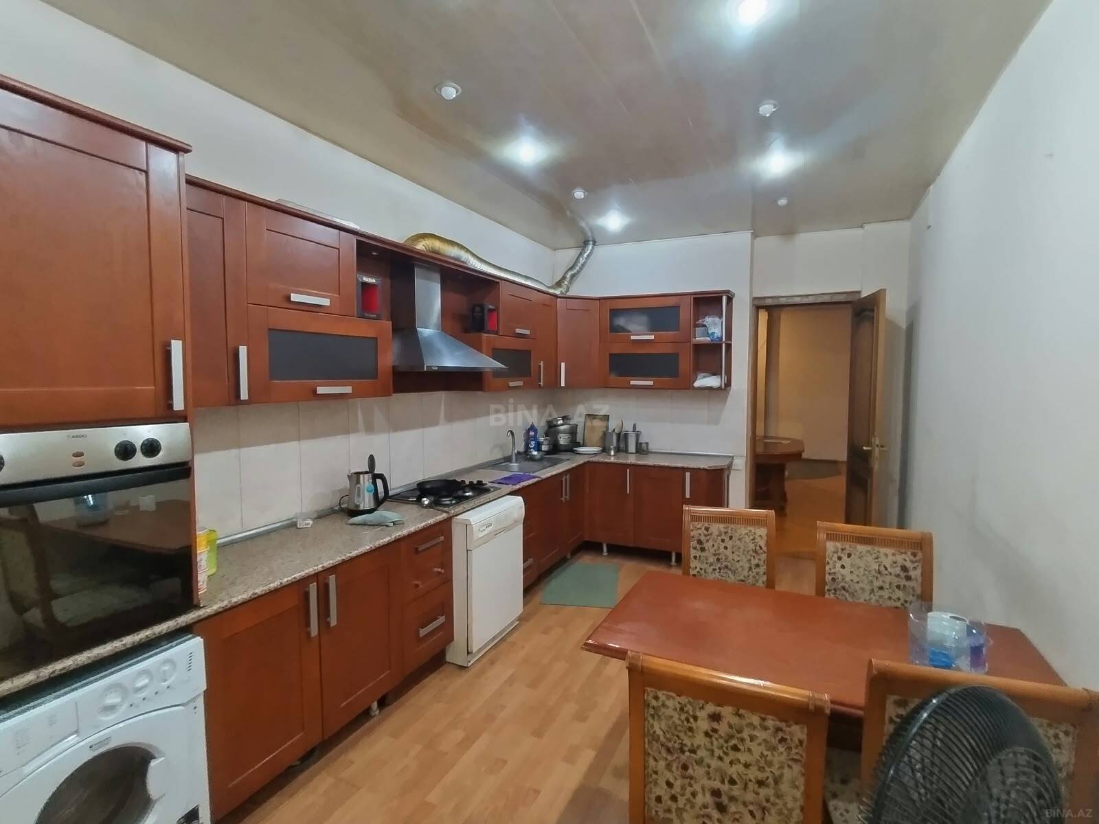 4 otaqlı Yeni tikili, Nizami m., Bakı