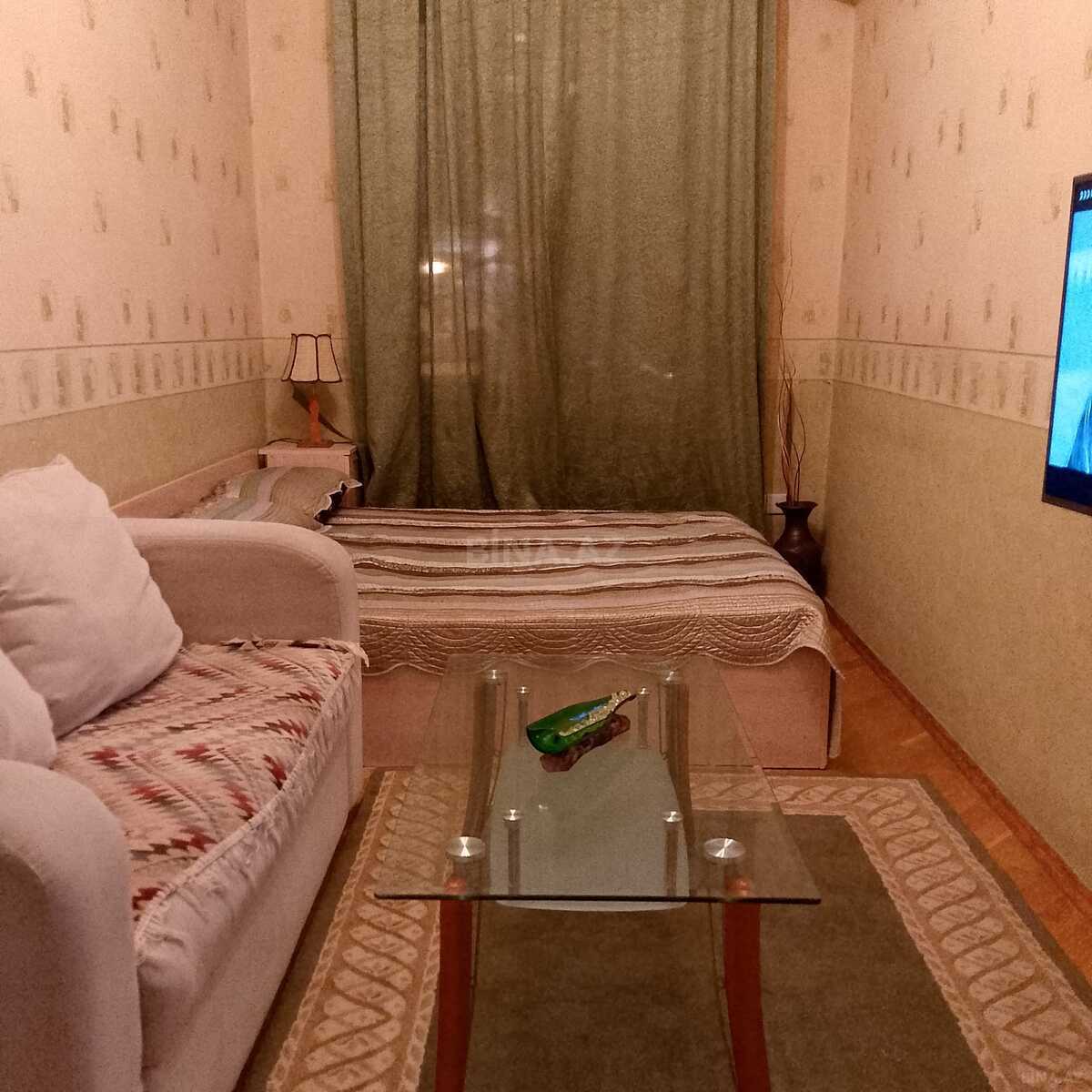 1 otaqlı Köhnə tikili, Nizami m., Bakı