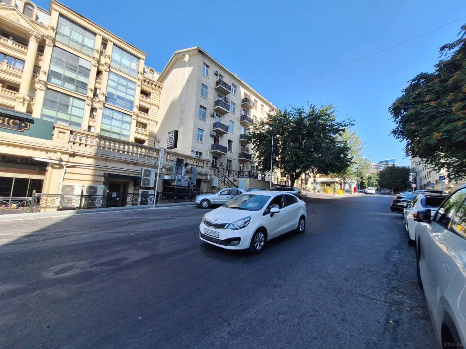 2 otaqlı Köhnə tikili, Nizami m., Bakı