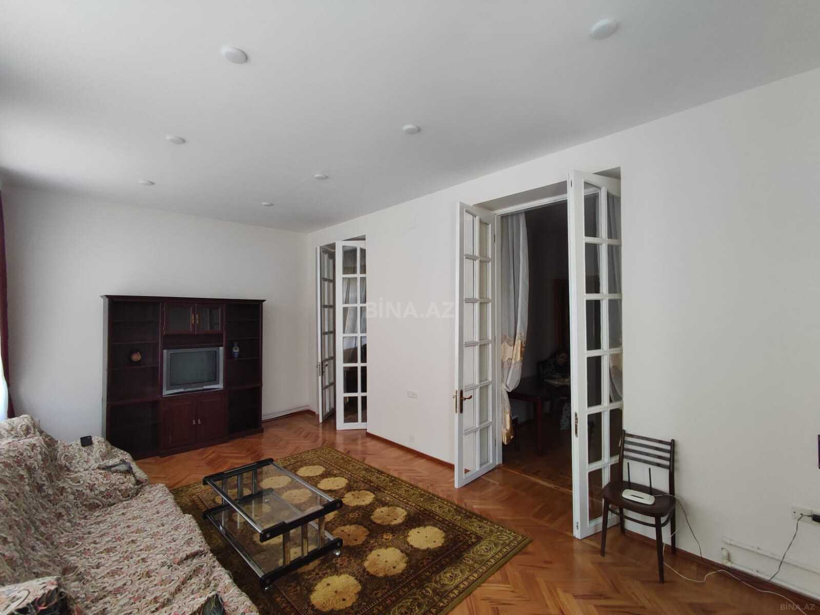 4 otaqlı Köhnə tikili, Nizami m., Bakı