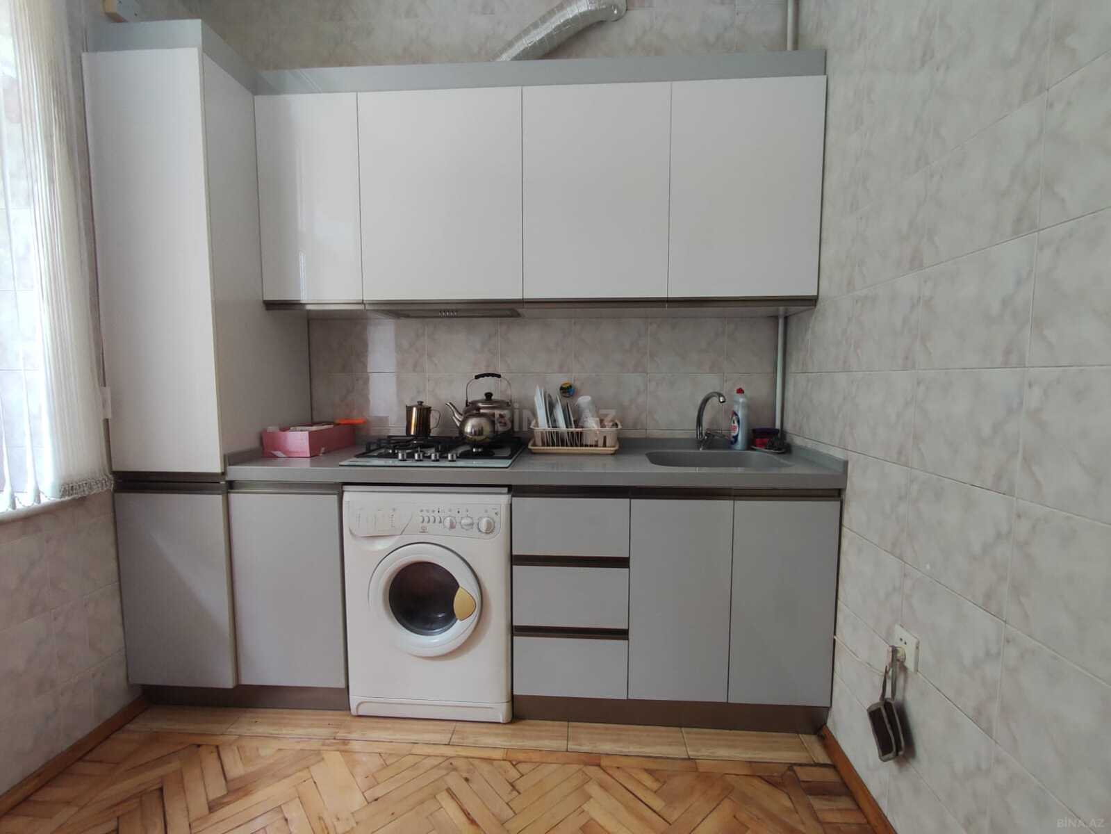 4 otaqlı Köhnə tikili, Nizami m., Bakı