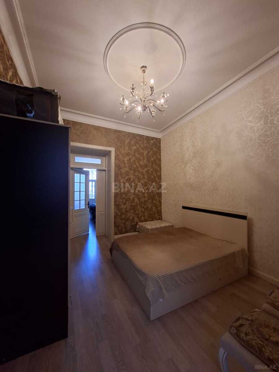 4 otaqlı Köhnə tikili, Nizami m., Bakı