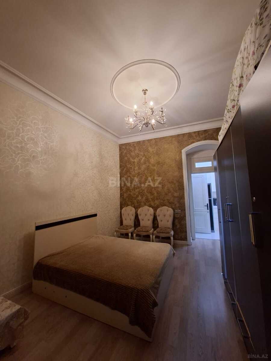 4 otaqlı Köhnə tikili, Nizami m., Bakı