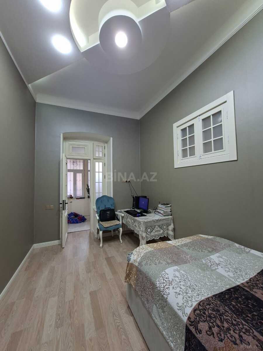 4 otaqlı Köhnə tikili, Nizami m., Bakı