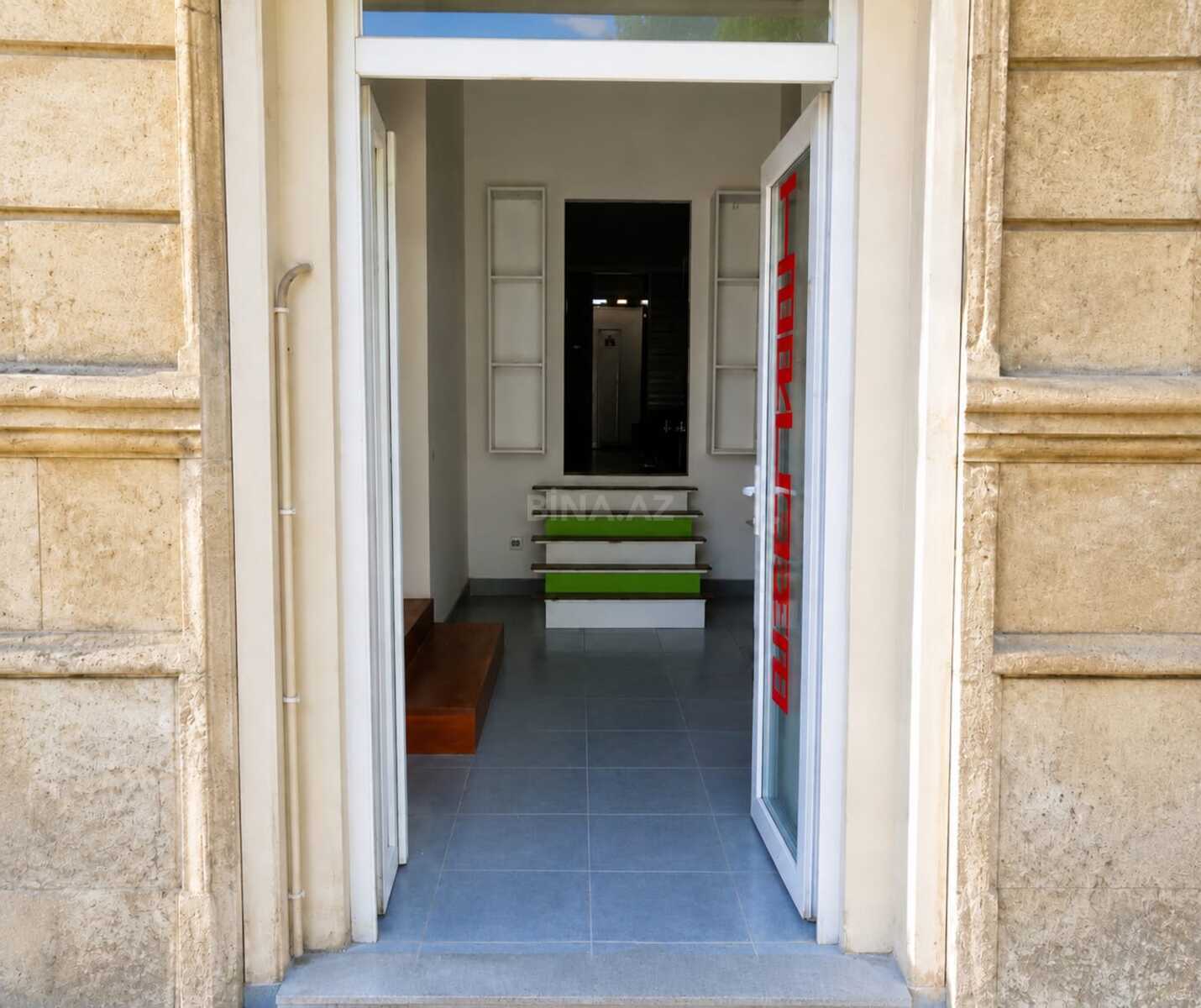3 otaqlı Köhnə tikili, Nizami m., Bakı