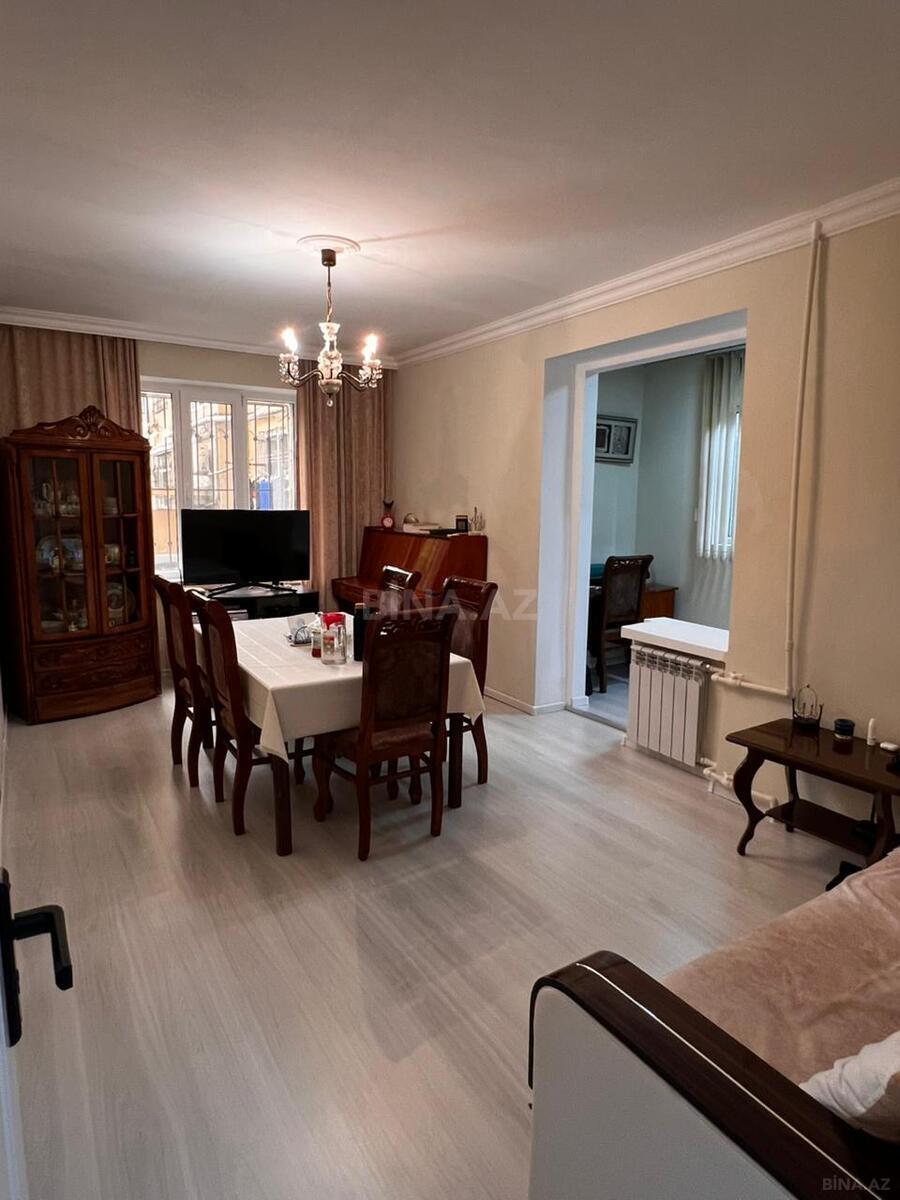 3 otaqlı Köhnə tikili, Memar Əcəmi m., Bakı