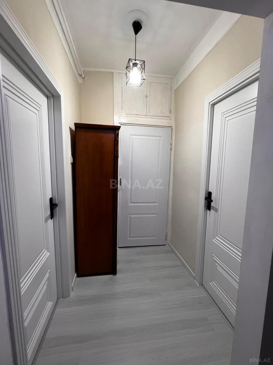 3 otaqlı Köhnə tikili, Memar Əcəmi m., Bakı