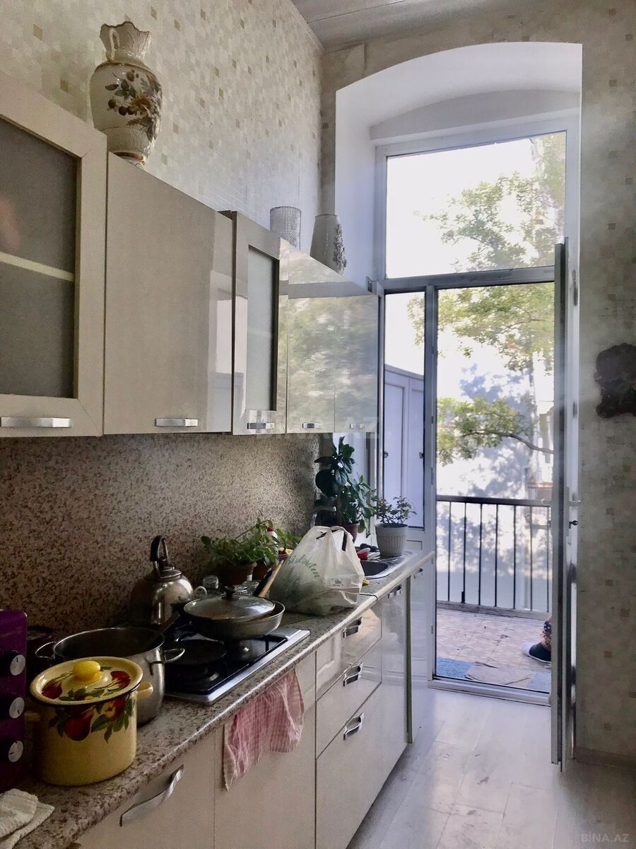 3 otaqlı Köhnə tikili, Sahil m., Bakı