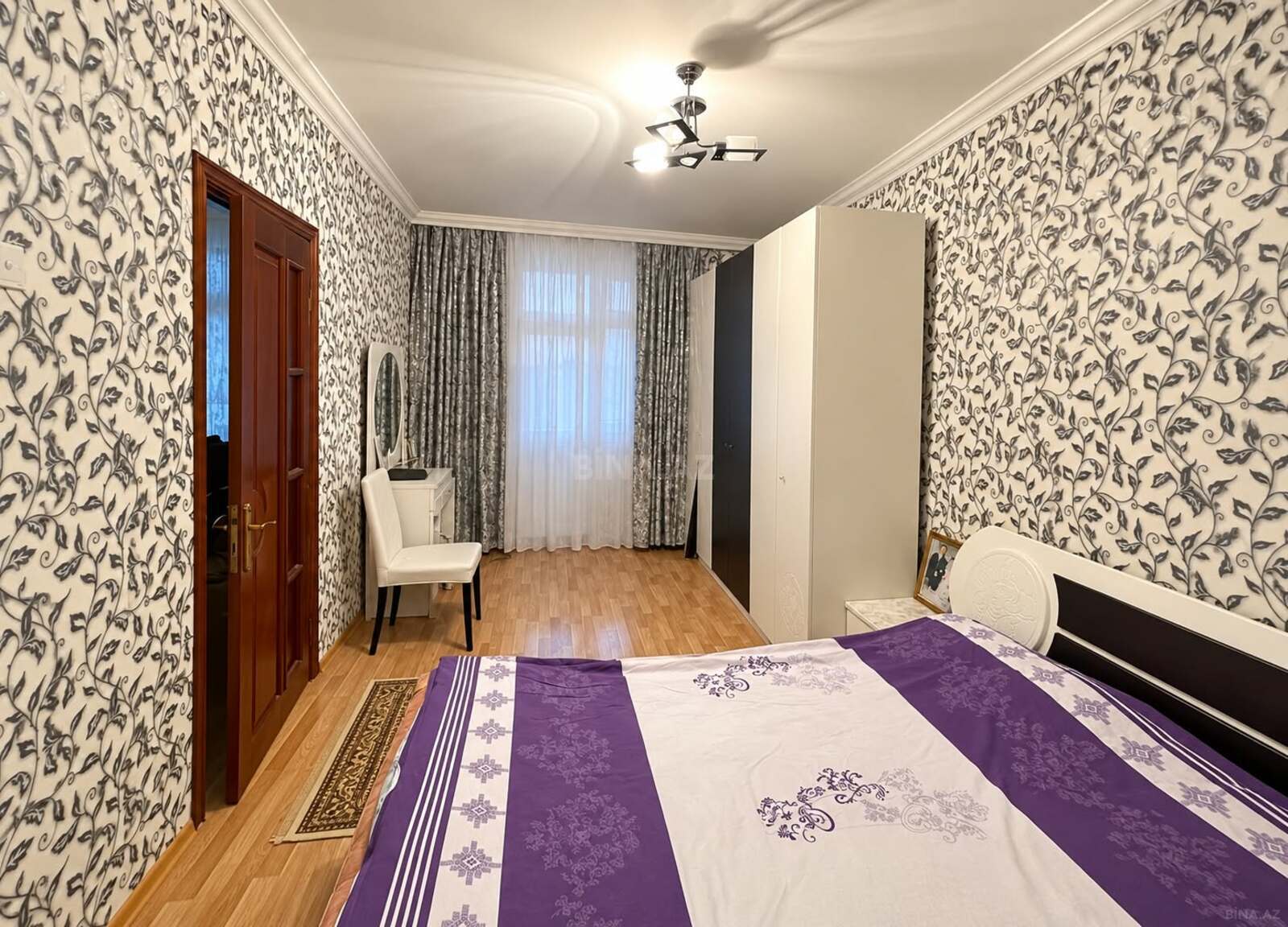 4 otaqlı Köhnə tikili, Xalqlar Dostluğu m., Bakı