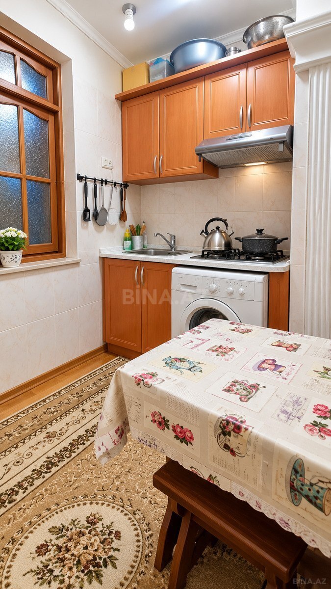 2 otaqlı Köhnə tikili, Memar Əcəmi m., Bakı