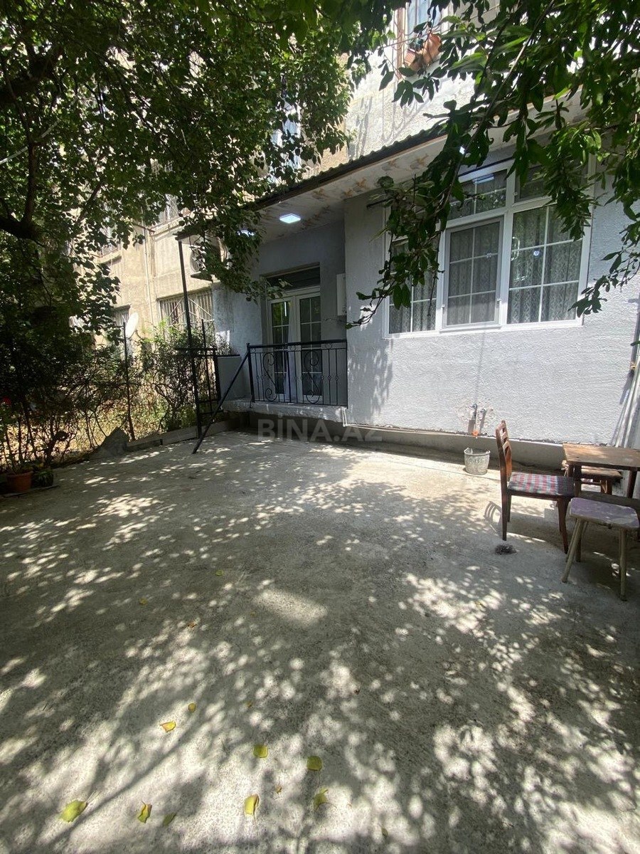 3 otaqlı Köhnə tikili, Xalqlar Dostluğu m., Bakı