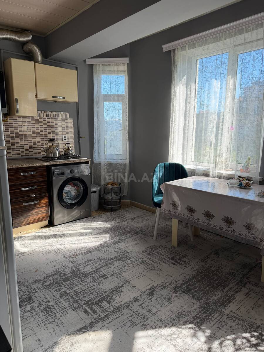 3 otaqlı Köhnə tikili, Neftçilər m., Bakı