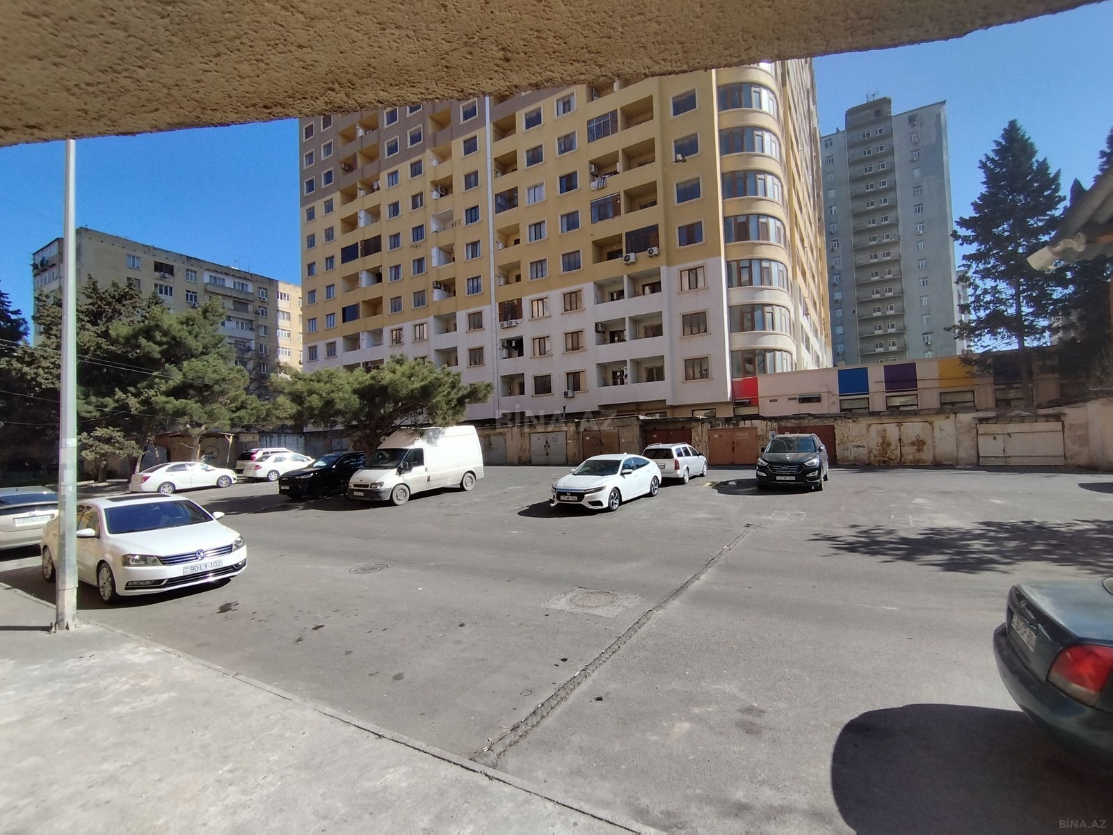 2 otaqlı Köhnə tikili, Xalqlar Dostluğu m., Bakı