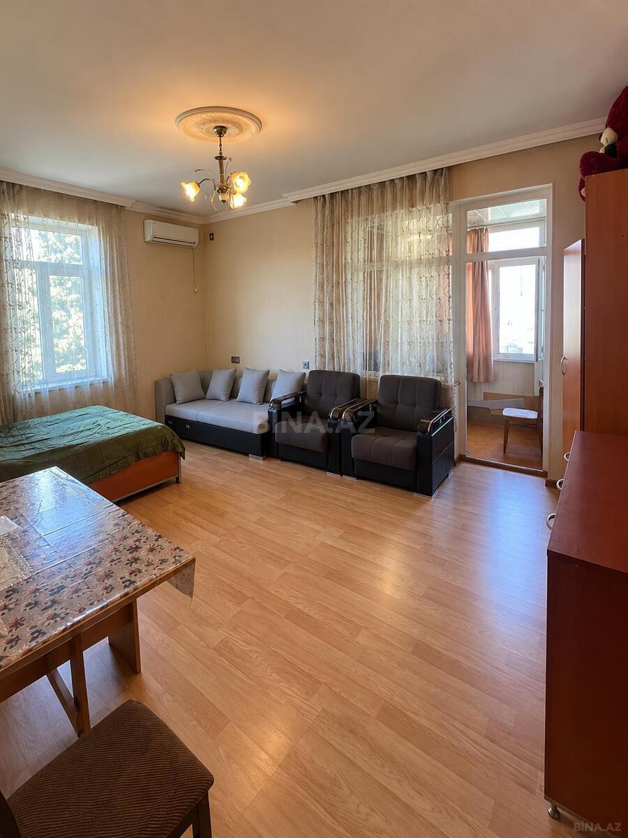 1 otaqlı Köhnə tikili, Qara Qarayev m., Bakı