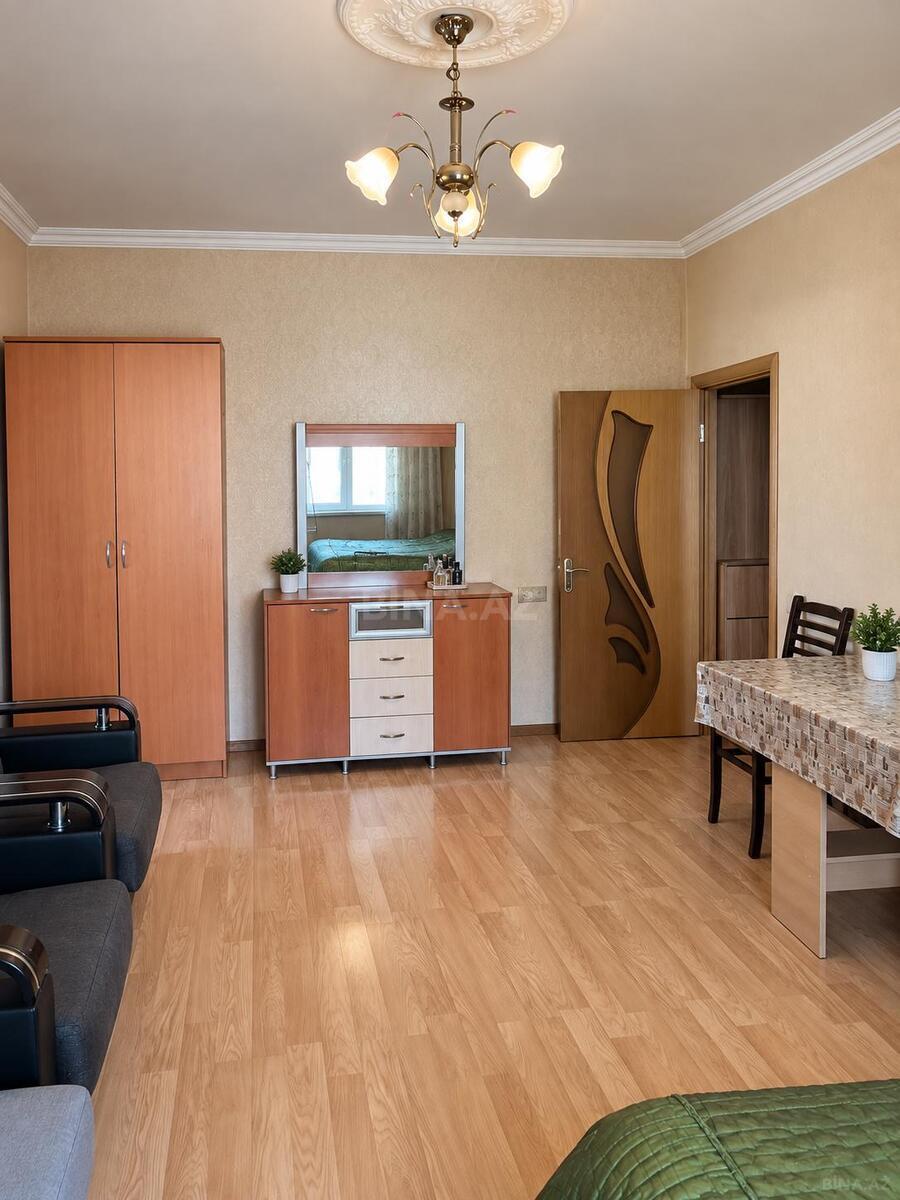 1 otaqlı Köhnə tikili, Qara Qarayev m., Bakı