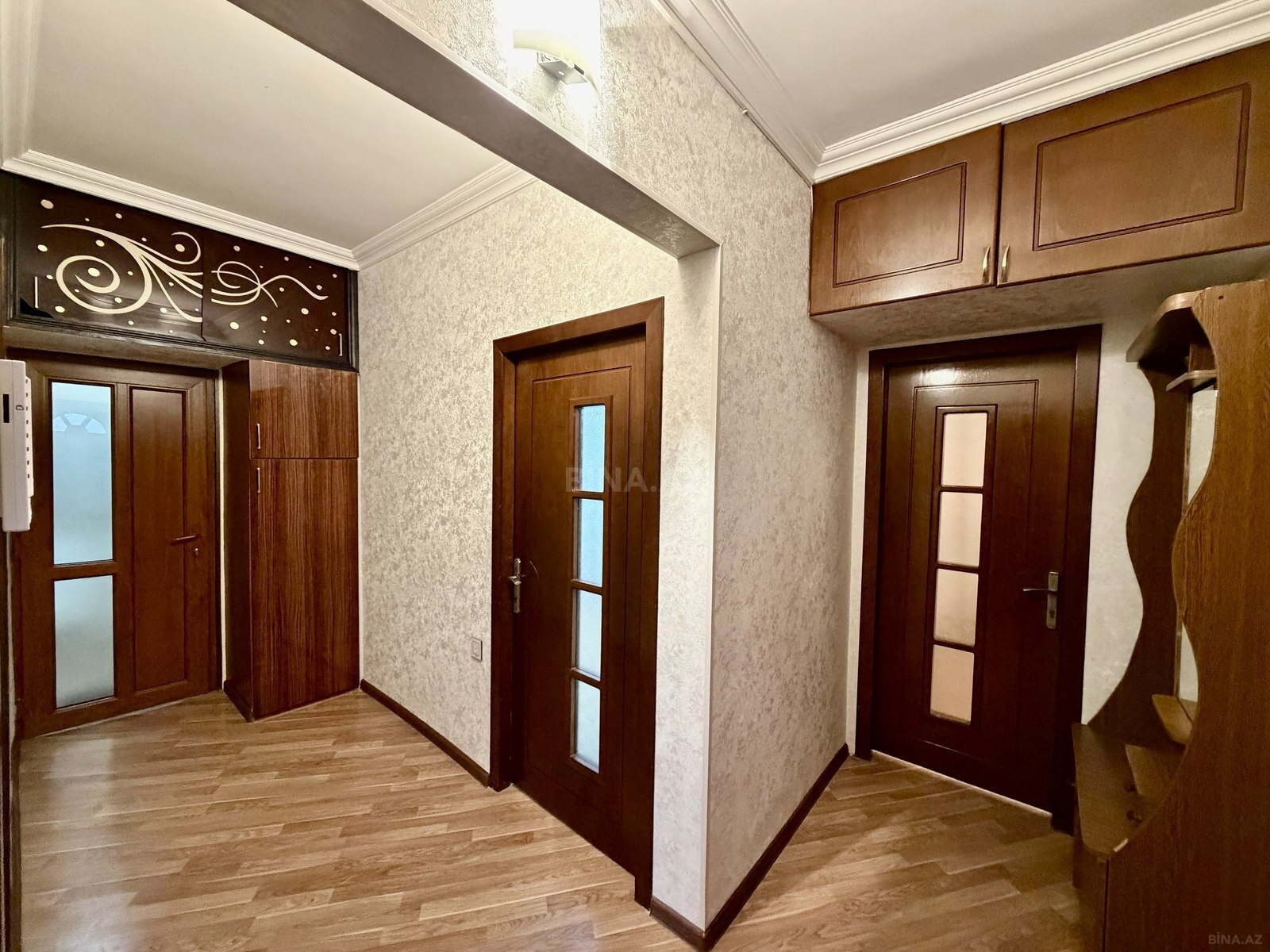3 otaqlı Köhnə tikili, Xalqlar Dostluğu m., Bakı