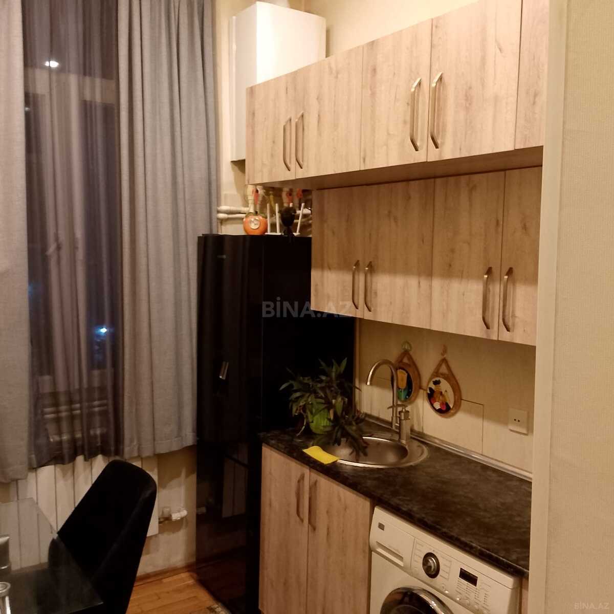 1 otaqlı Köhnə tikili, Nizami m., Bakı