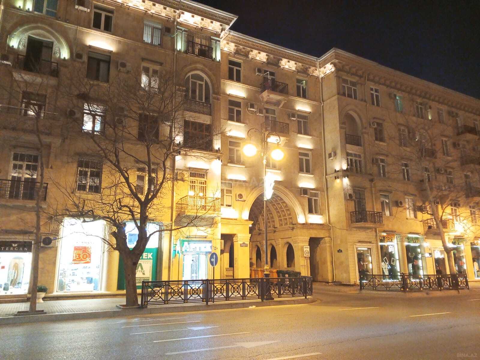1 otaqlı Köhnə tikili, Nizami m., Bakı