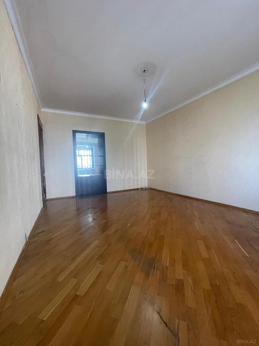 3 otaqlı Köhnə tikili, Elmlər Akademiyası m., Bakı