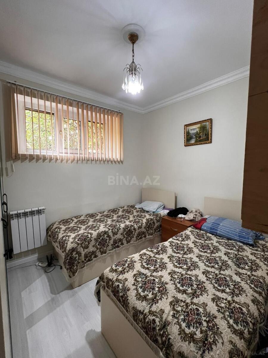 3 otaqlı Köhnə tikili, Memar Əcəmi m., Bakı