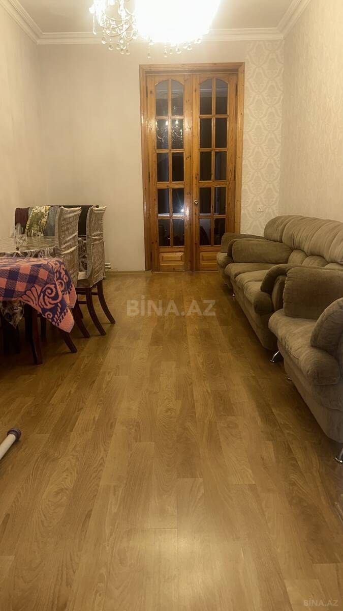 3 otaqlı Köhnə tikili, Qara Qarayev m., Bakı