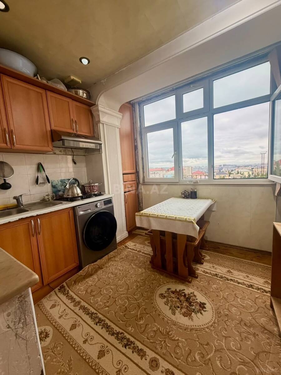 3 otaqlı Köhnə tikili, Memar Əcəmi m., Bakı