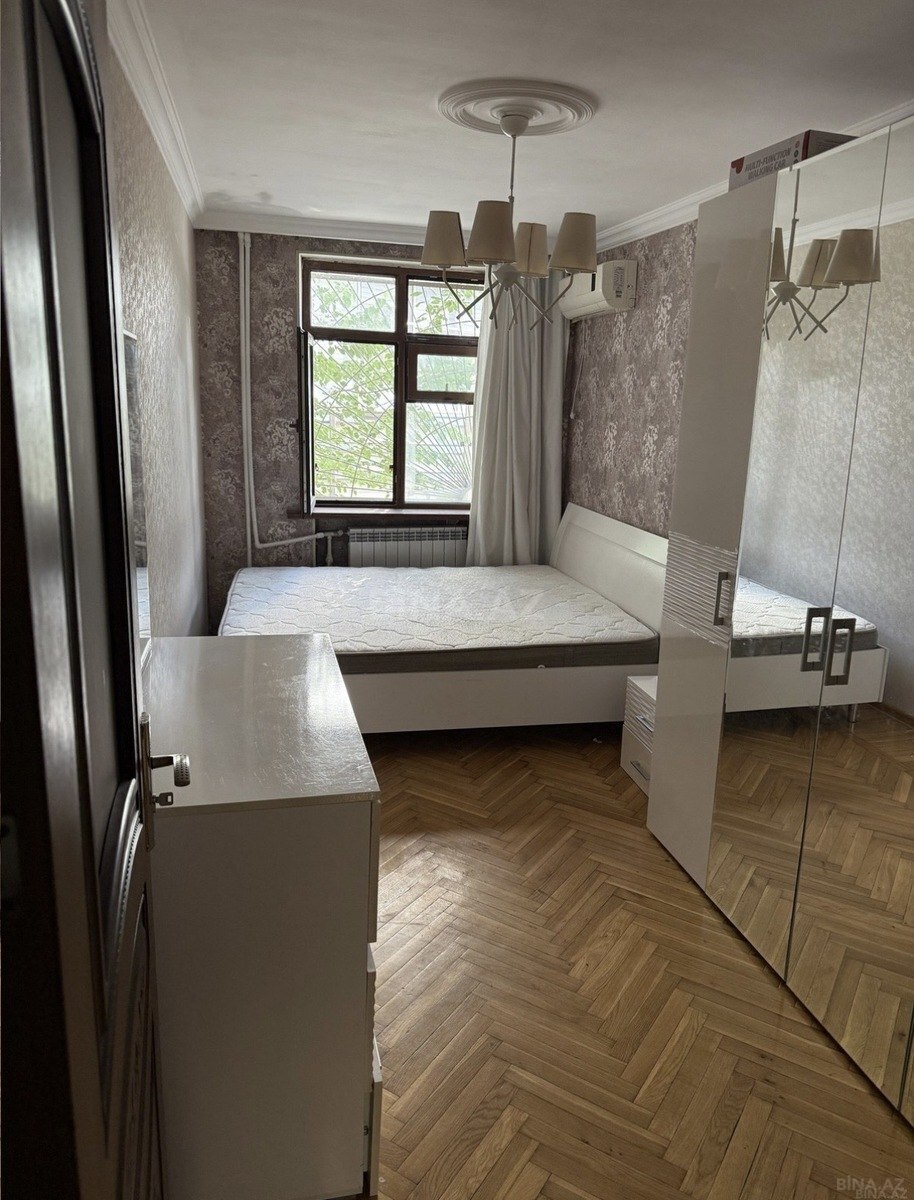 2 otaqlı Köhnə tikili, Elmlər Akademiyası m., Bakı