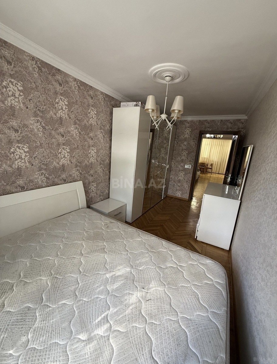 2 otaqlı Köhnə tikili, Elmlər Akademiyası m., Bakı