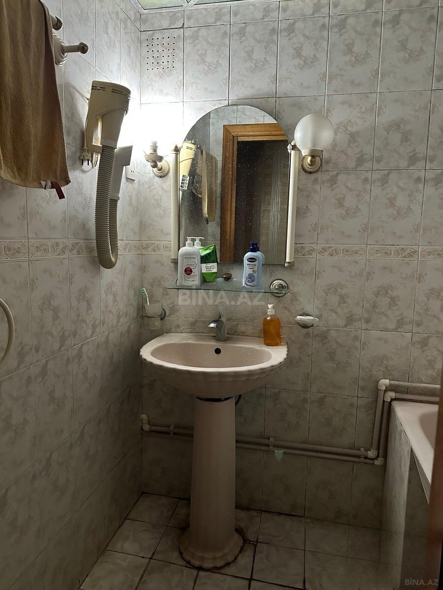3 otaqlı Köhnə tikili, Elmlər Akademiyası m., Bakı