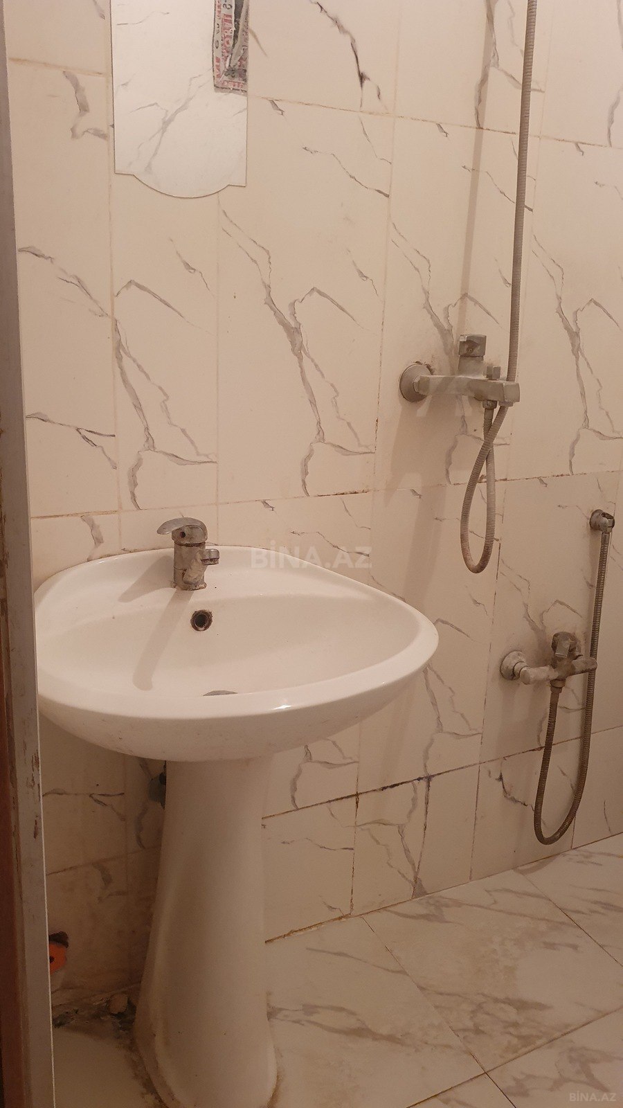 1 otaqlı Köhnə tikili, İnşaatçılar m., Bakı