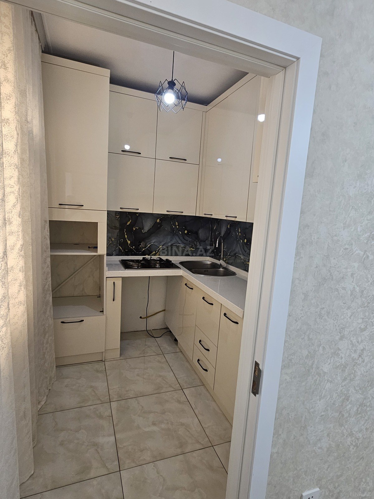 2 otaqlı Köhnə tikili, Memar Əcəmi m., Bakı
