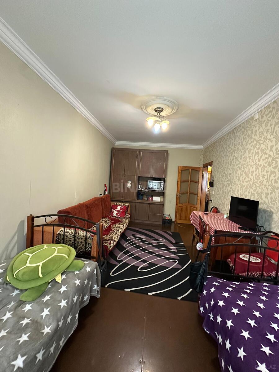 3 otaqlı Köhnə tikili, Həzi Aslanov m., Bakı