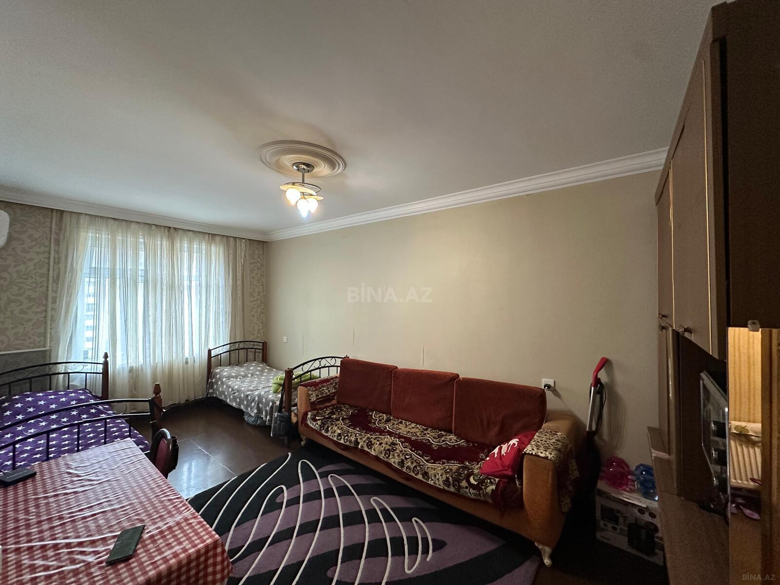 3 otaqlı Köhnə tikili, Həzi Aslanov m., Bakı