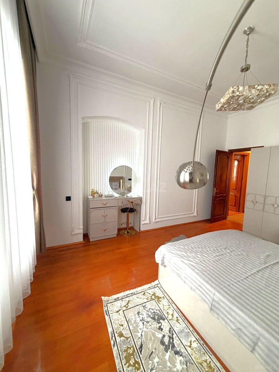 3 otaqlı Köhnə tikili, Bayıl q., Bakı
