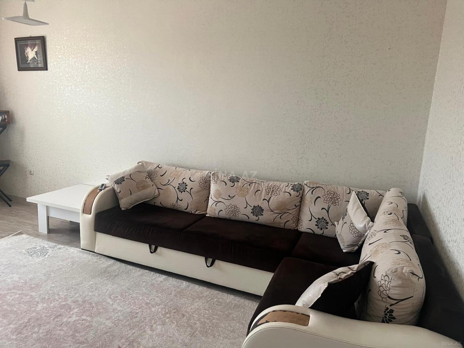 4 otaqlı Köhnə tikili, Əhmədli m., Bakı