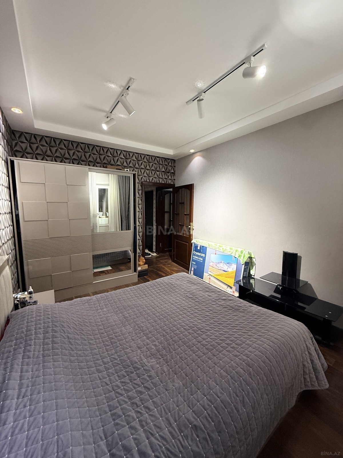 4 otaqlı Köhnə tikili, Bakıxanov q., Bakı