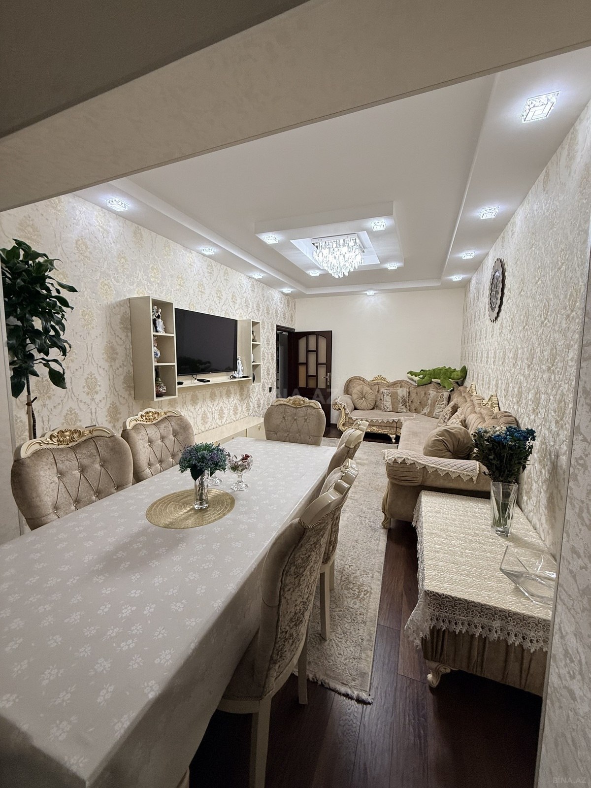 4 otaqlı Köhnə tikili, Bakıxanov q., Bakı