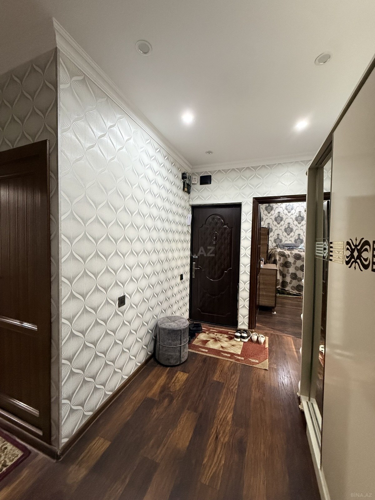 4 otaqlı Köhnə tikili, Bakıxanov q., Bakı