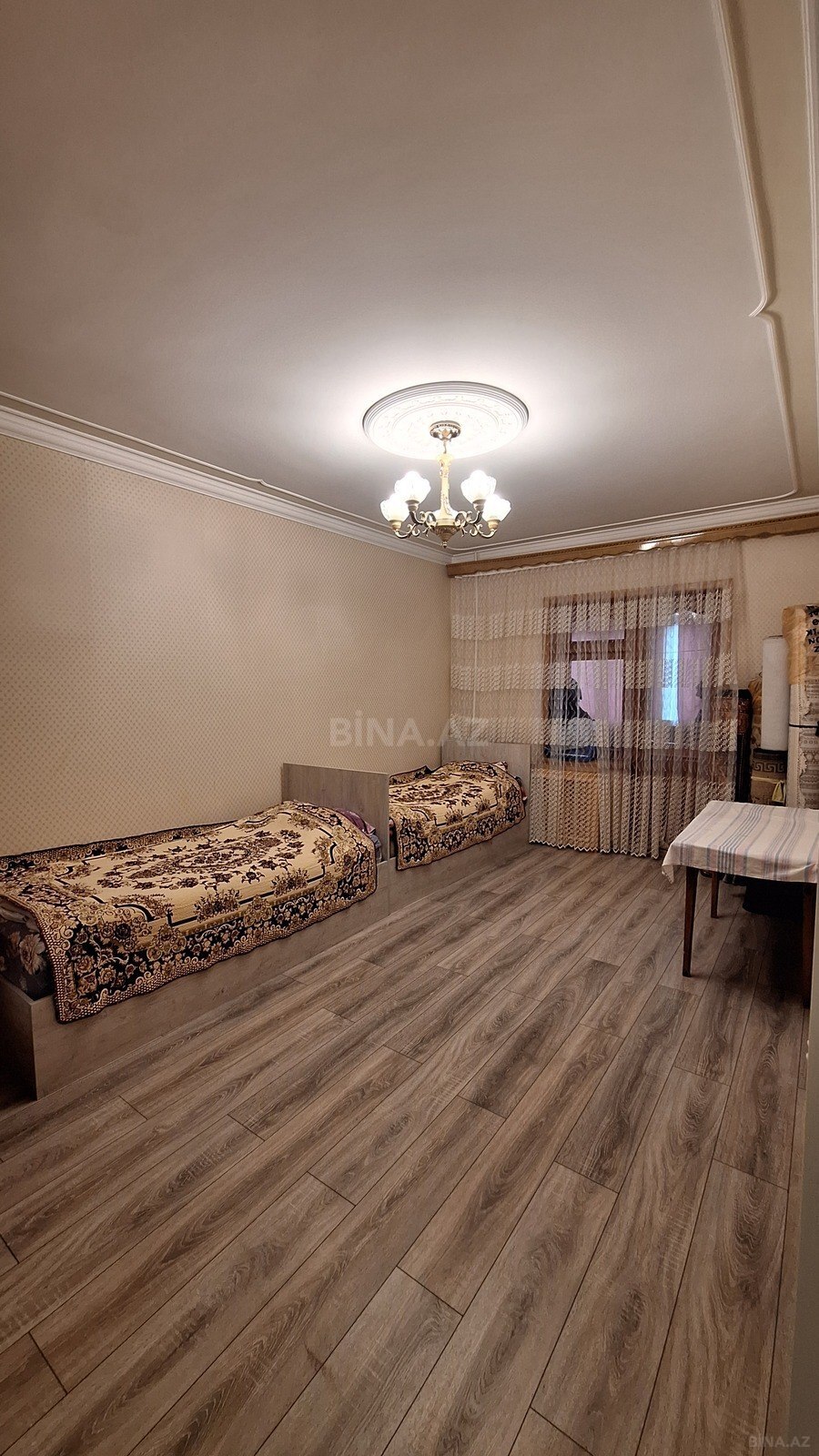3 otaqlı Köhnə tikili, Xalqlar Dostluğu m., Bakı