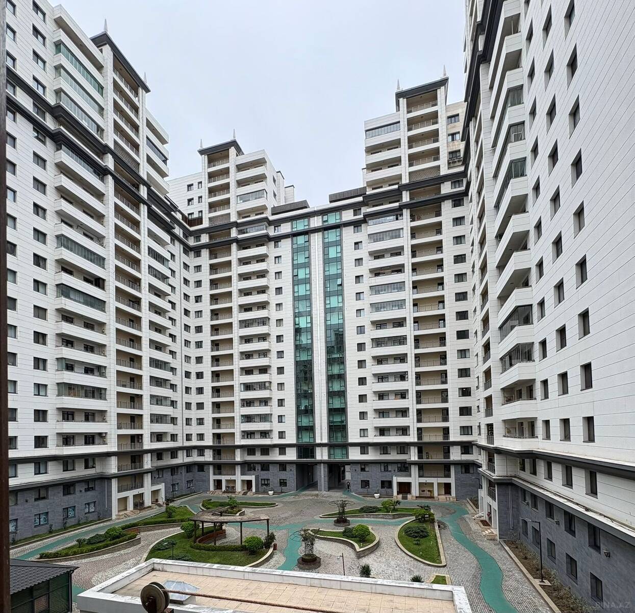 4 otaqlı Köhnə tikili, İnşaatçılar m., Bakı